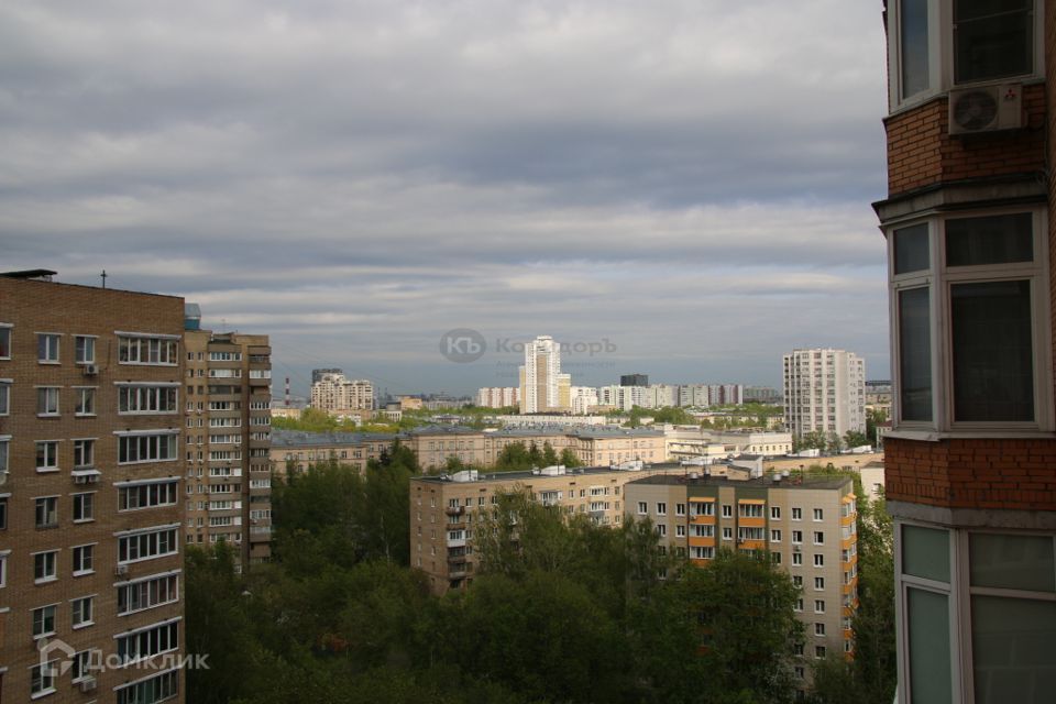 Продаётся 5-комнатная квартира, 198.8 м²