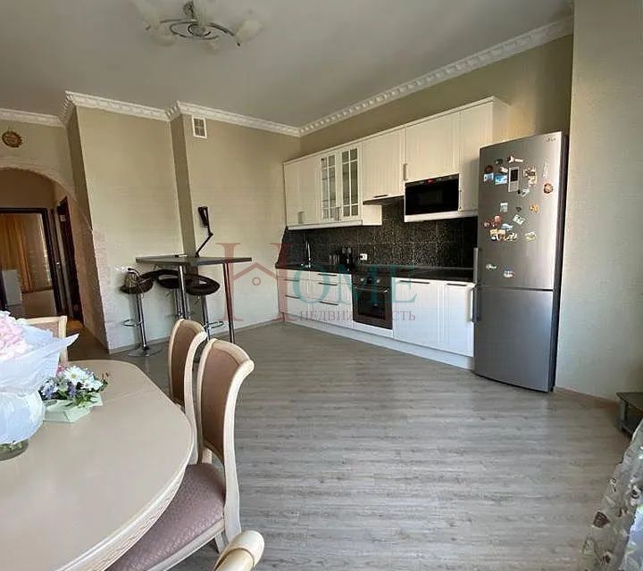 Сдаётся 2-комнатная квартира, 90 м²