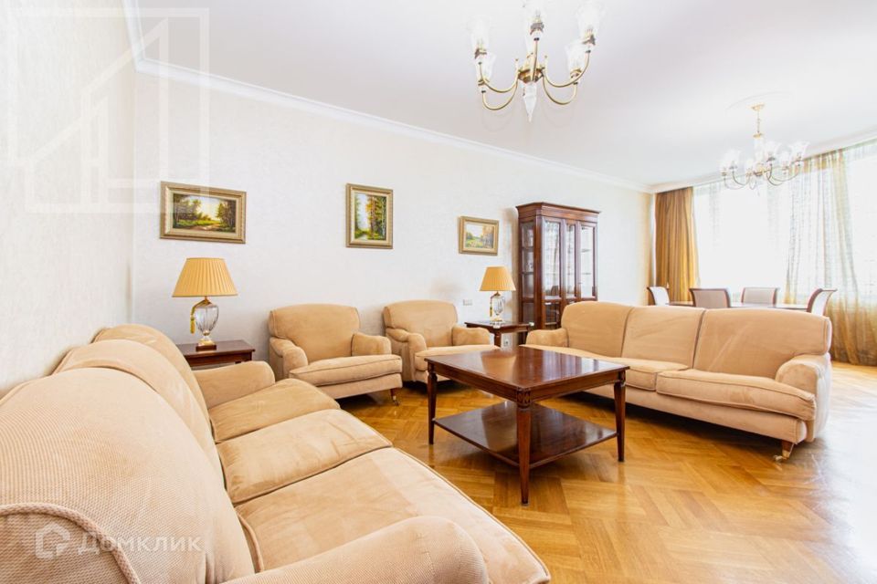 Сдаётся 3-комнатная квартира, 155 м²