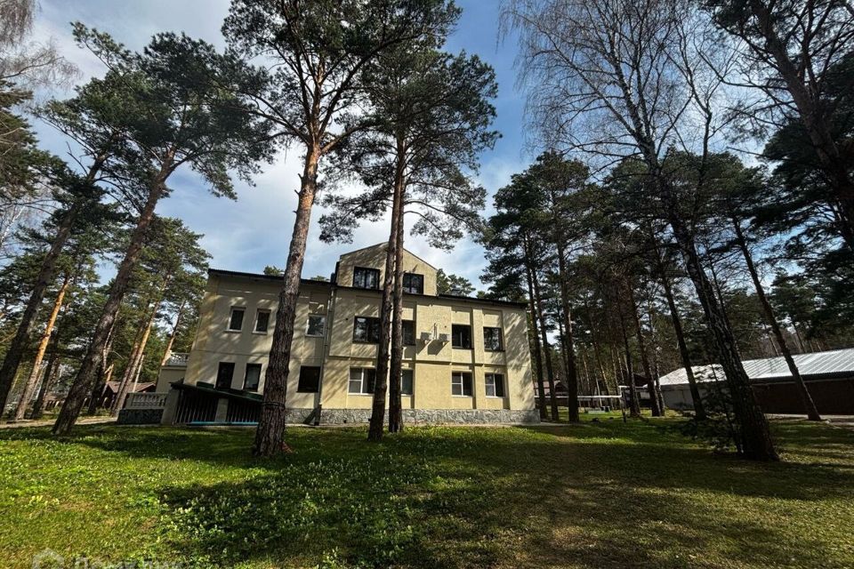 Продаётся 3-комнатная квартира, 97.6 м²