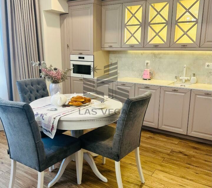 Сдаётся 2-комнатная квартира, 110 м²