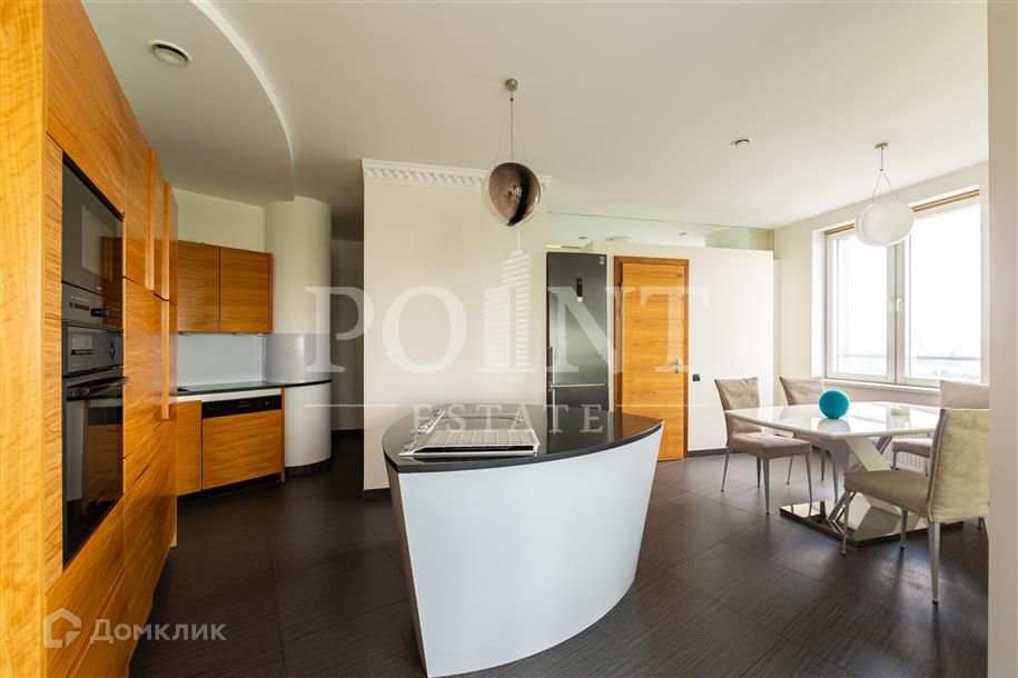 Сдаётся 4-комнатная квартира, 250 м²