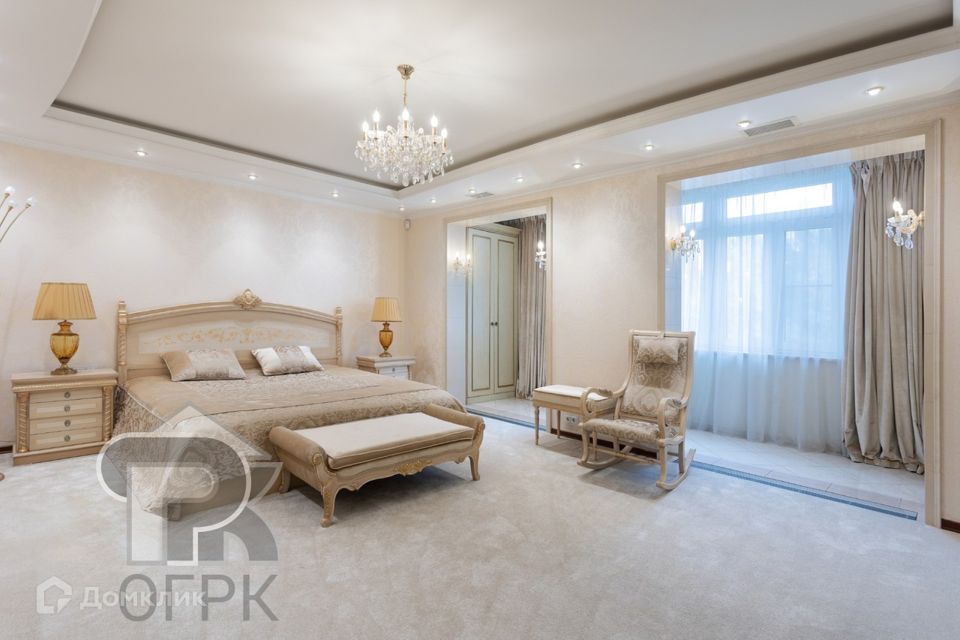 Продаётся 3-комнатная квартира, 220 м²