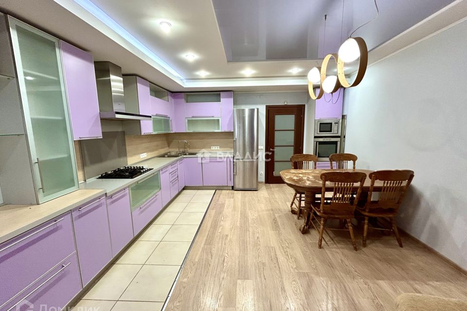 Сдаётся 3-комнатная квартира, 122.2 м²