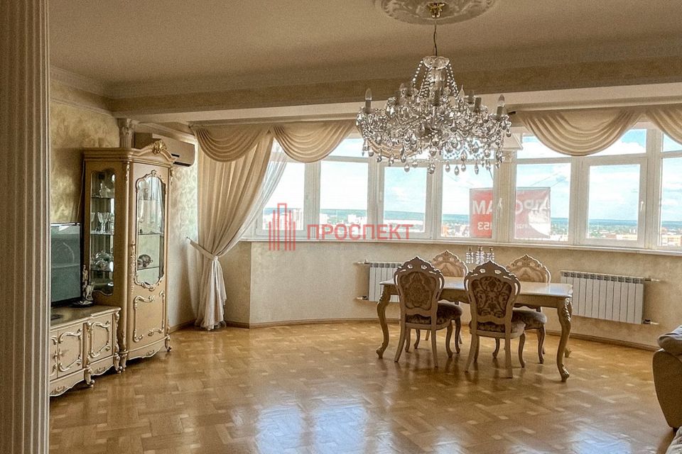Продаётся 4-комнатная квартира, 177.24 м²