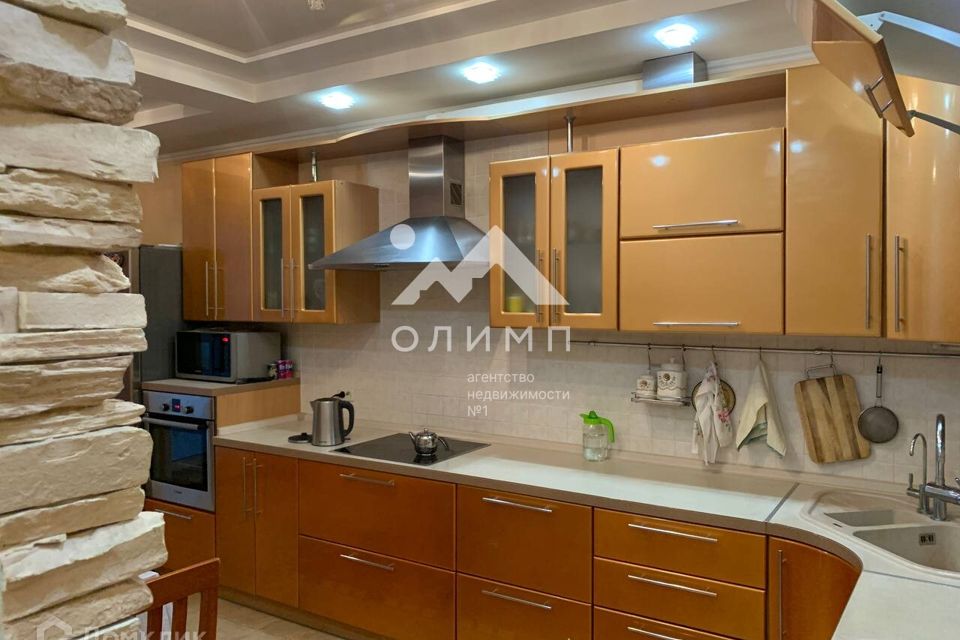 Продаётся 3-комнатная квартира, 101 м²