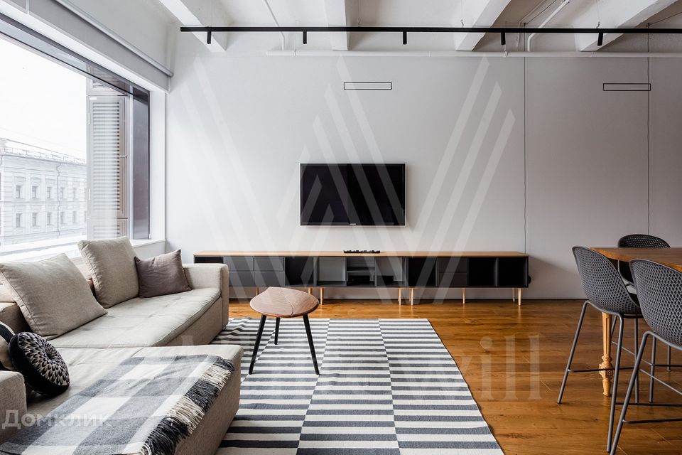 Сдаётся 4-комнатная квартира, 159 м²