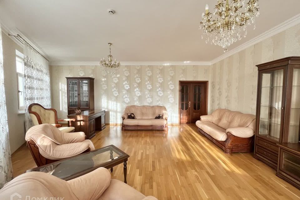 Сдаётся 2-комнатная квартира, 98.6 м²