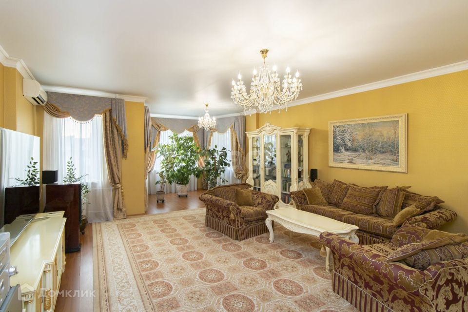 Продаётся 5-комнатная квартира, 199.3 м²