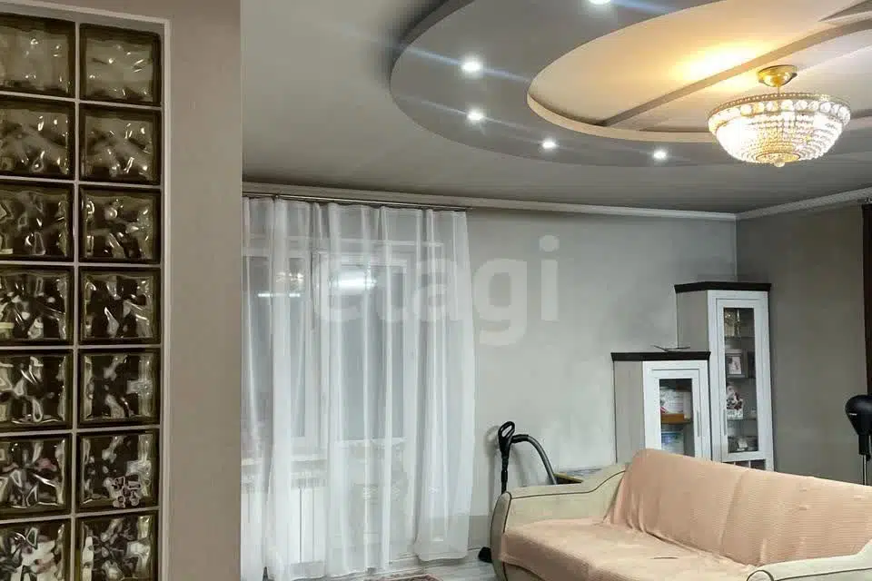 Продаётся 4-комнатная квартира, 72.6 м²