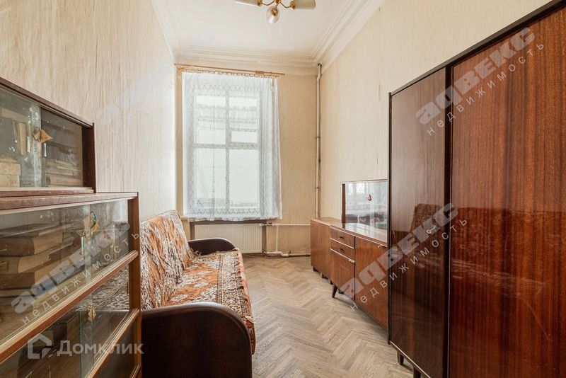 Продаётся комната в 8-комн. квартире, 10.6 м²