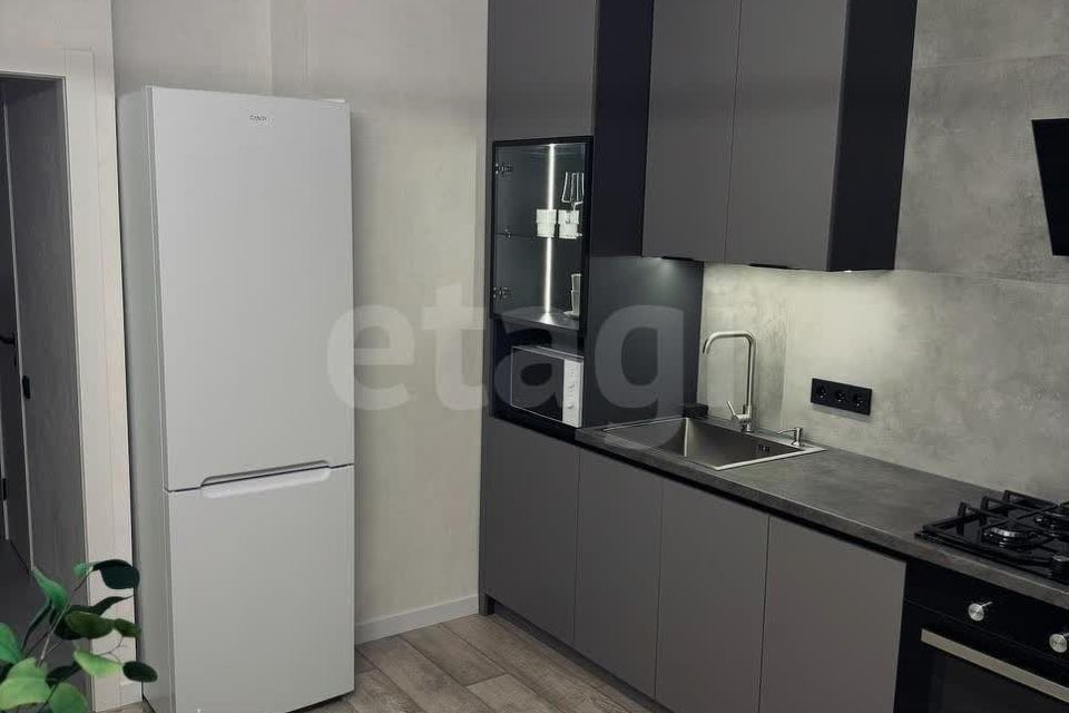 Продаётся 1-комнатная квартира, 41.8 м²