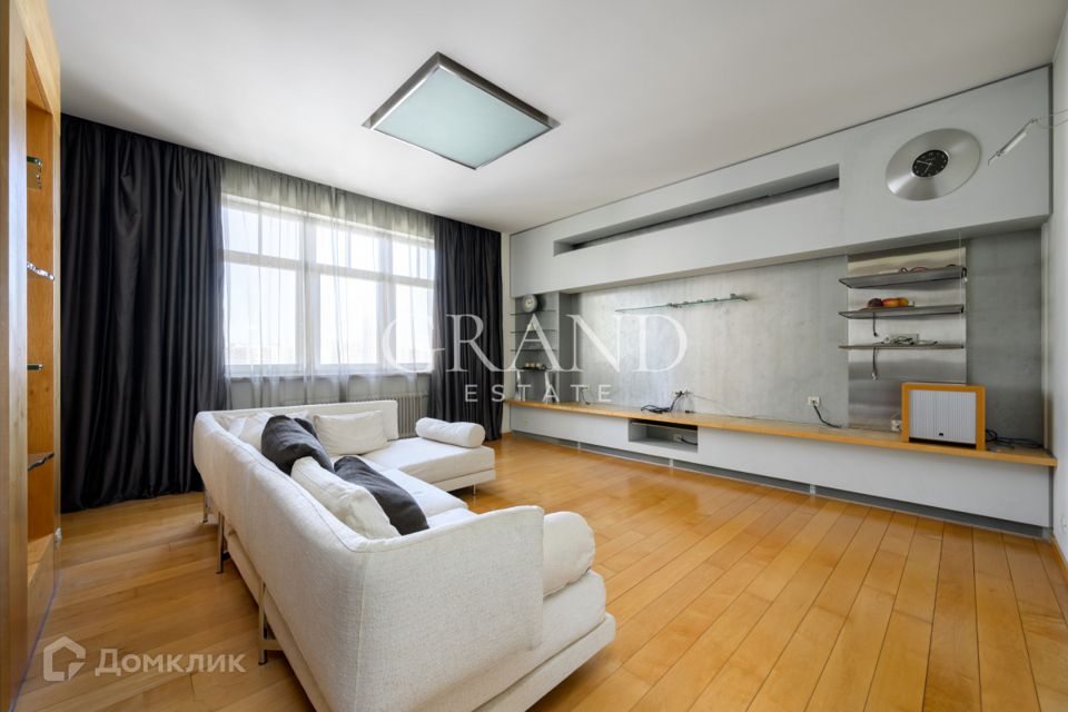 Продаётся 4-комнатная квартира, 130 м²