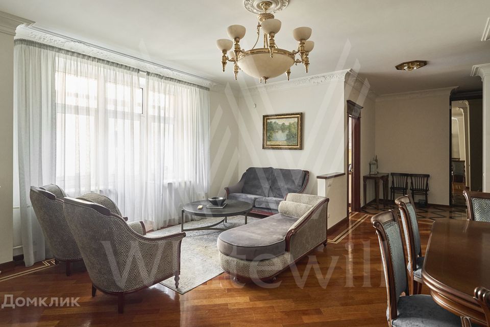 Продаётся 4-комнатная квартира, 165 м²