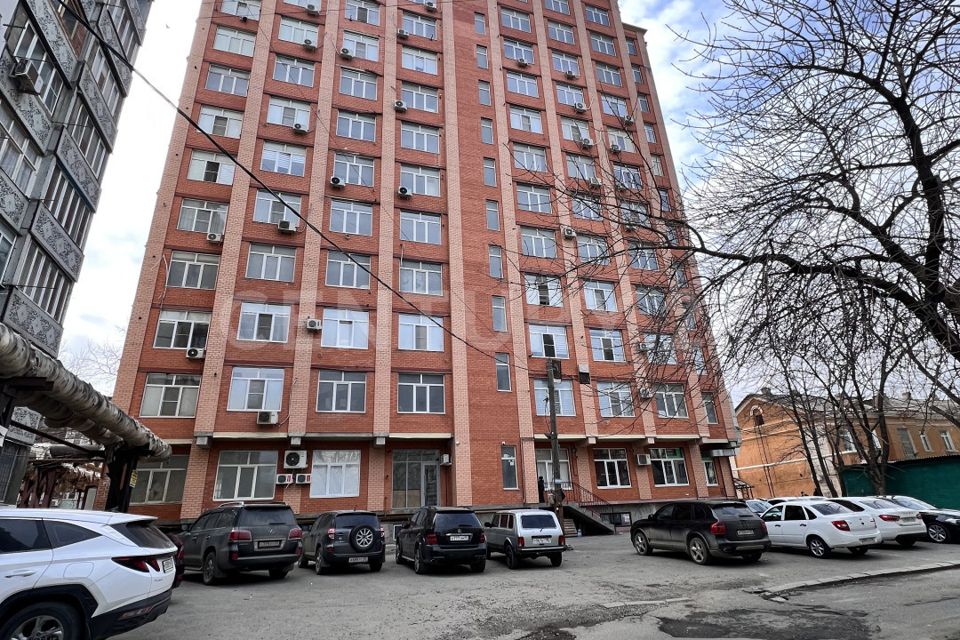 Продаётся 3-комнатная квартира, 142 м²