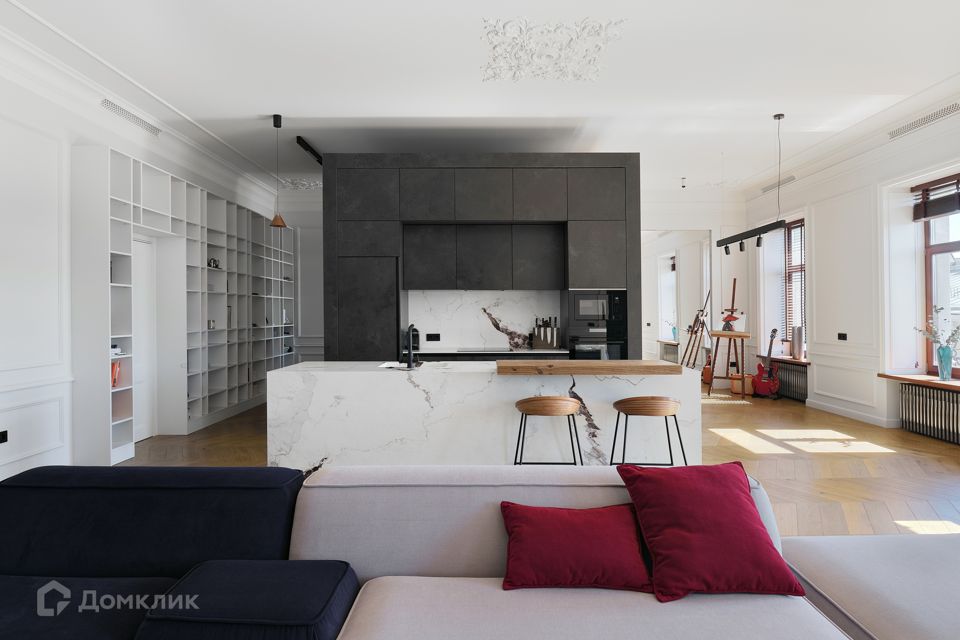 Продаётся 2-комнатная квартира, 128.8 м²
