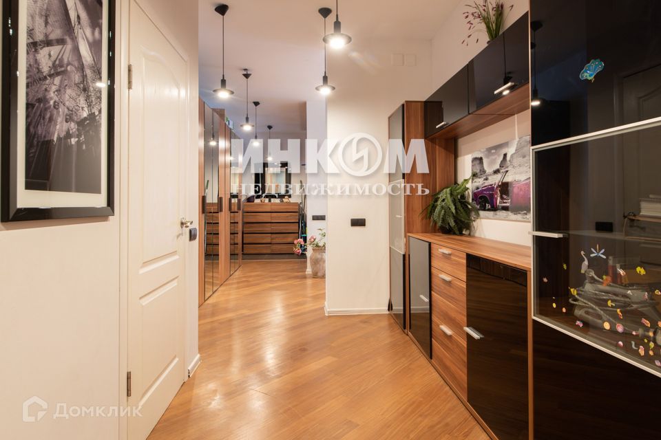 Продаётся 3-комнатная квартира, 140.5 м²