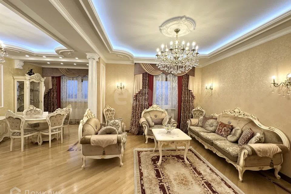 Продаётся 4-комнатная квартира, 132.6 м²