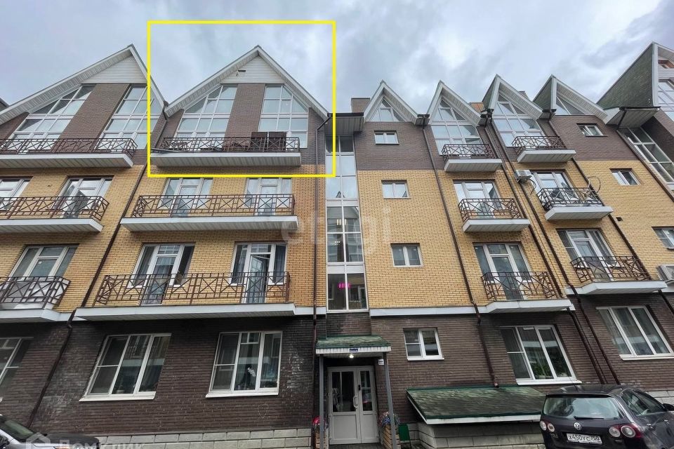 Продаётся 4-комнатная квартира, 240 м²