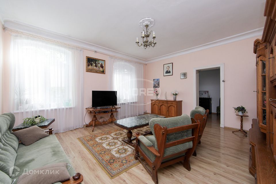 Продаётся 4-комнатная квартира, 136 м²