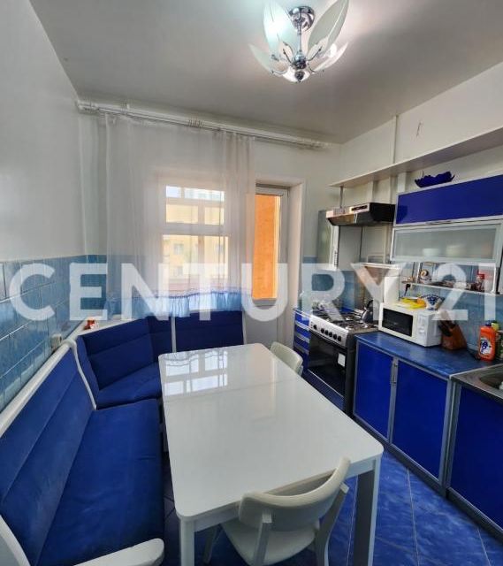 Продаётся 4-комнатная квартира, 80 м²