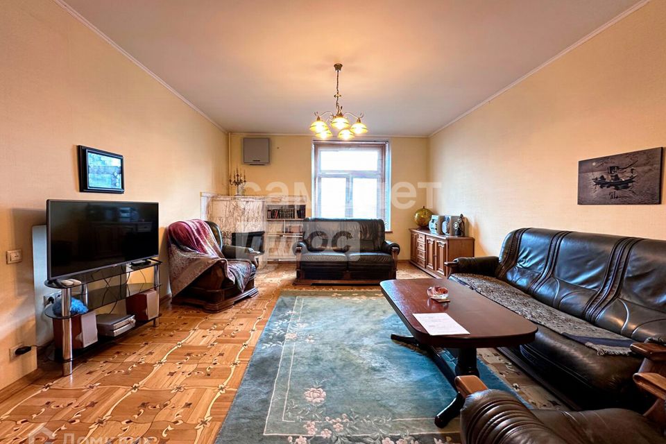 Продаётся 4-комнатная квартира, 100 м²