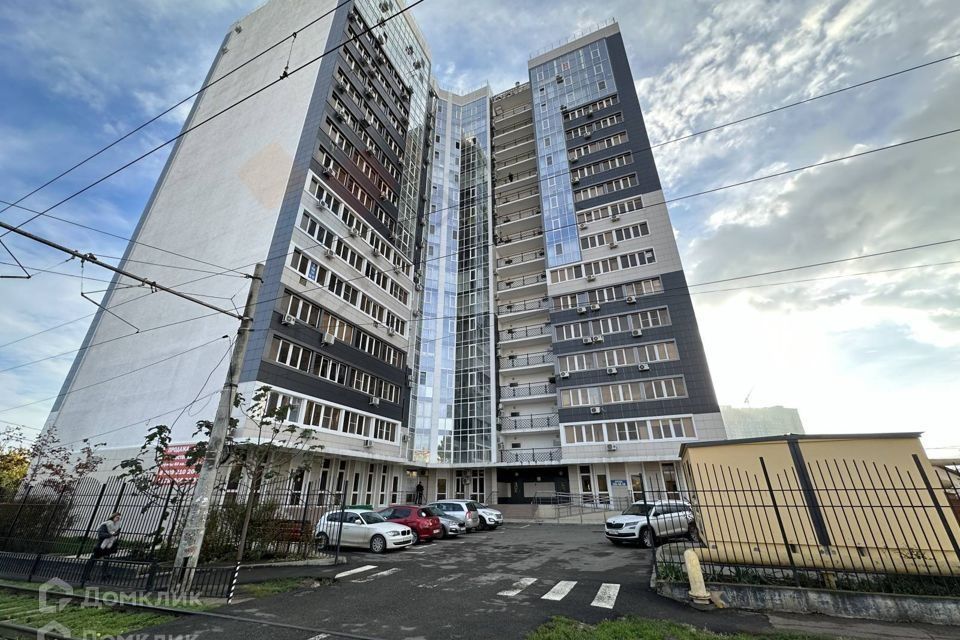 Продаётся 8-комнатная квартира, 240 м²
