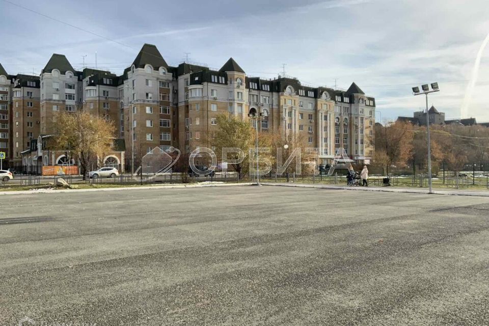 Продаётся 3-комнатная квартира, 130.8 м²