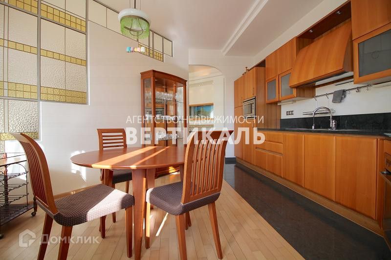 Продаётся 3-комнатная квартира, 135 м²