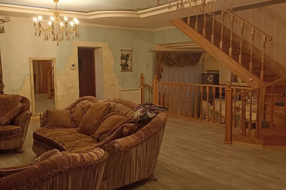 Сдаётся 2-этажный дом, 150 м²