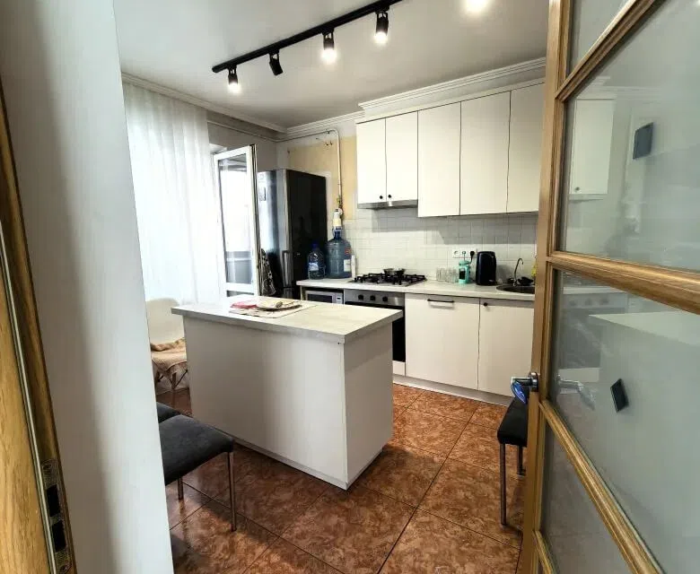 Продаётся 4-комнатная квартира, 79.7 м²