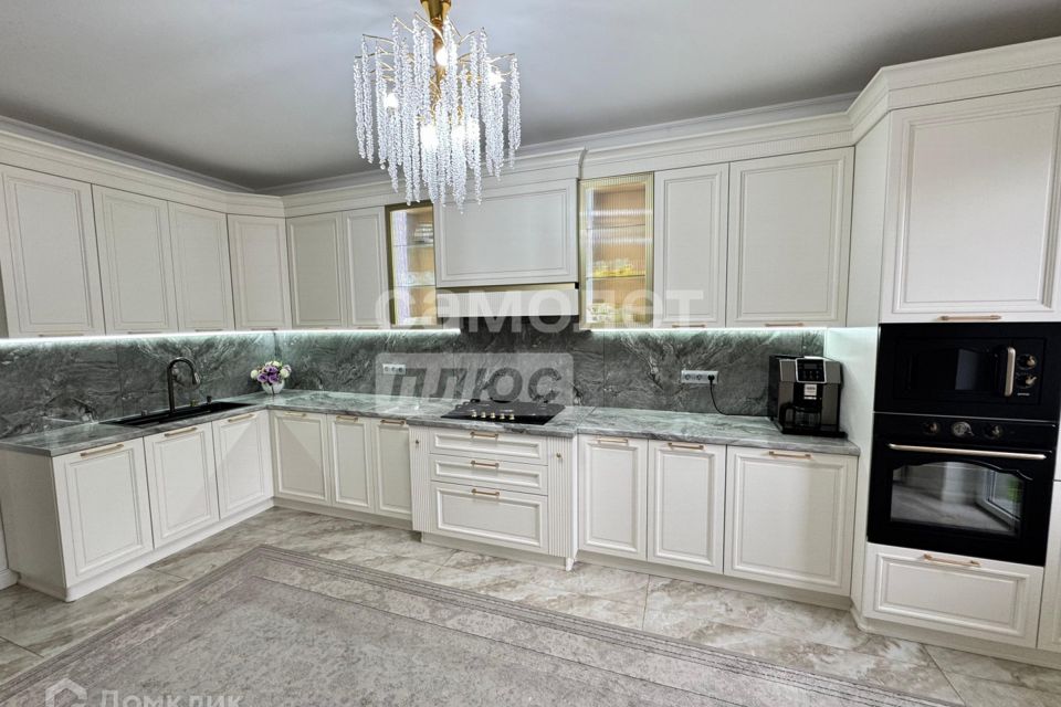 Продаётся 3-комнатная квартира, 110 м²