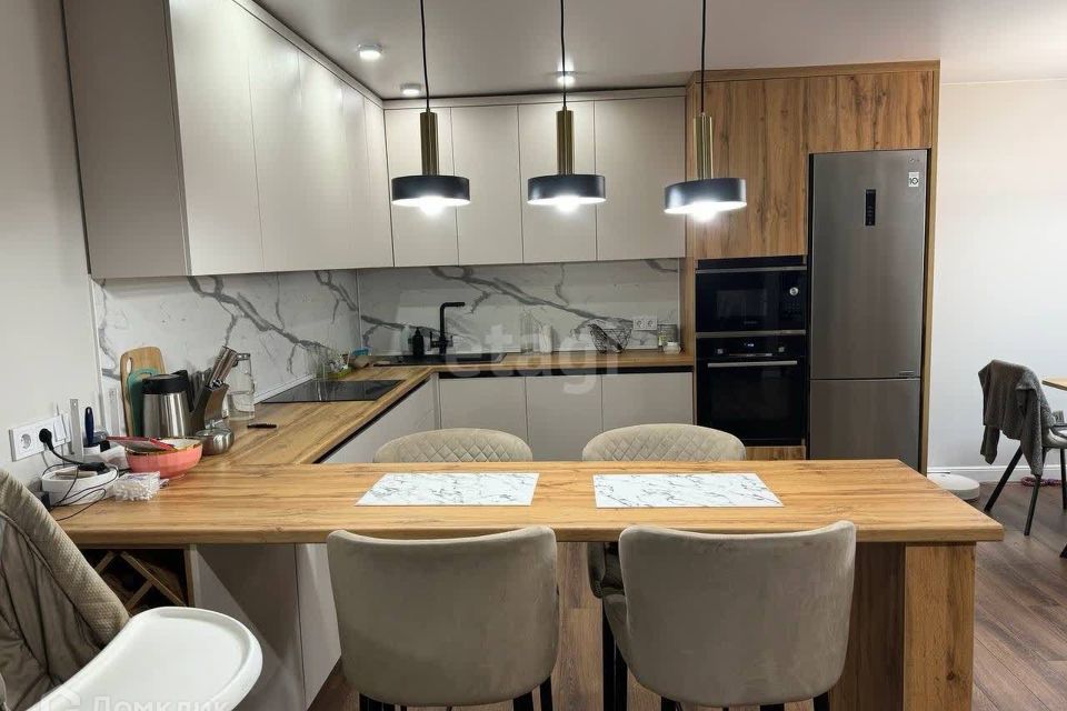 Продаётся 4-комнатная квартира, 149.2 м²