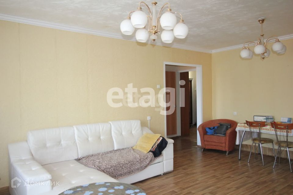 Продаётся 4-комнатная квартира, 104.8 м²