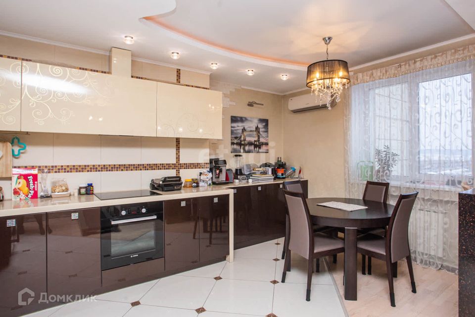 Продаётся 3-комнатная квартира, 108 м²