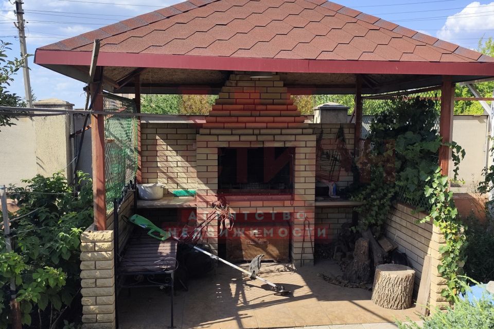 Продаётся 3-этажный дом, 300 м²