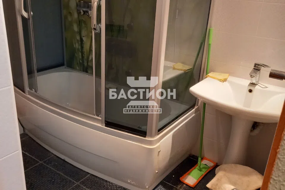 Продаётся 3-комнатная квартира, 49.3 м²