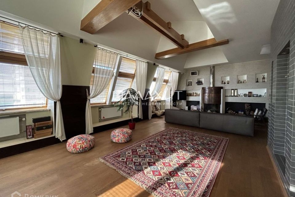 Продаётся 5-комнатная квартира, 246 м²