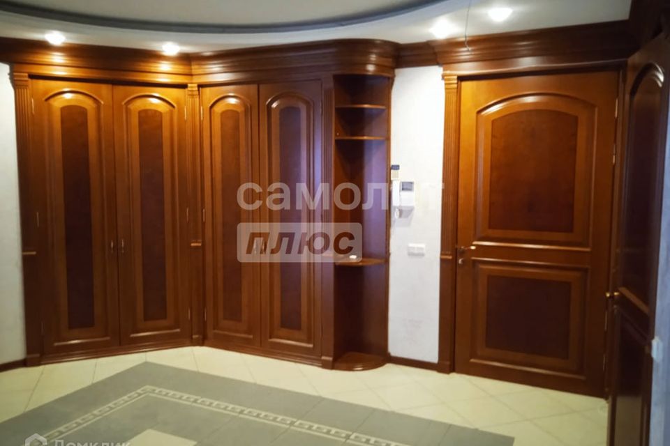 Продаётся 5-комнатная квартира, 190.7 м²