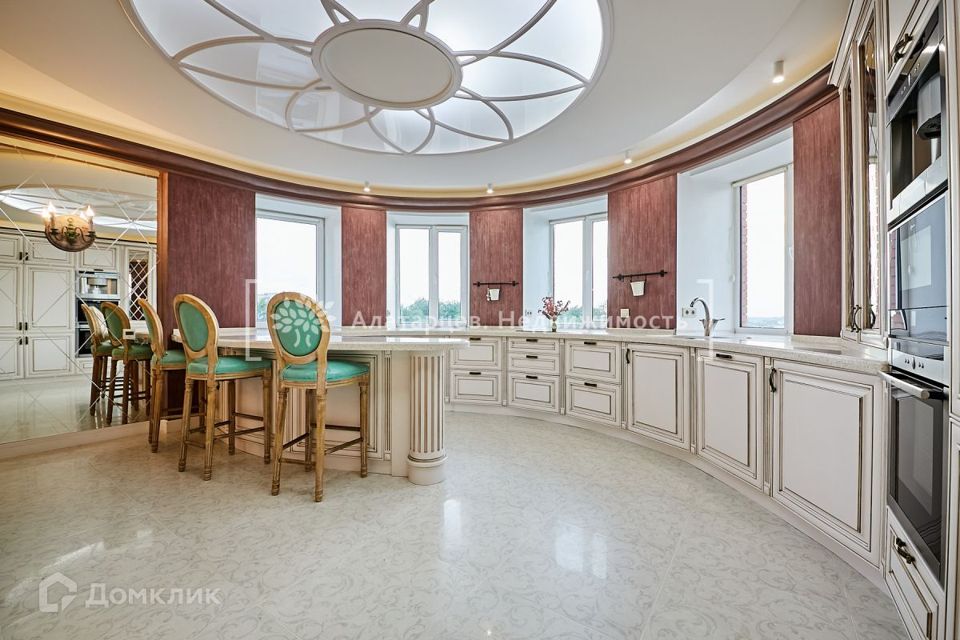 Продаётся 4-комнатная квартира, 145.2 м²