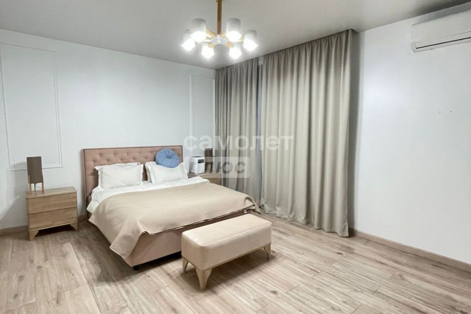 Продаётся 4-комнатная квартира, 149.8 м²