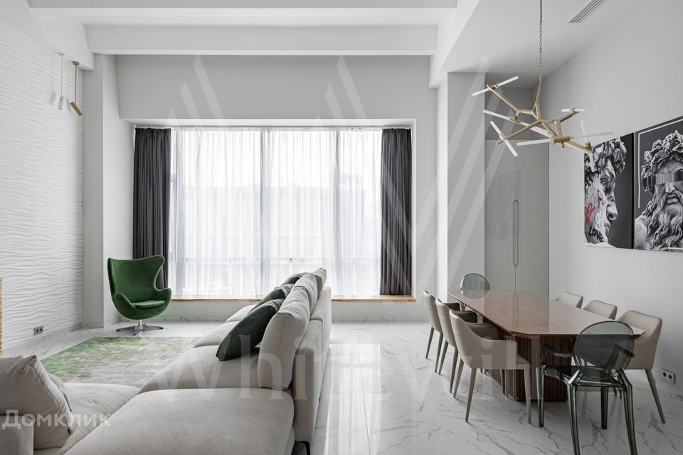 Продаётся 3-комнатная квартира, 208 м²