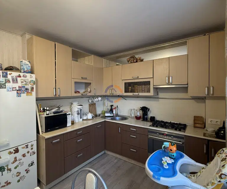 Продаётся 4-комнатная квартира, 125.7 м²