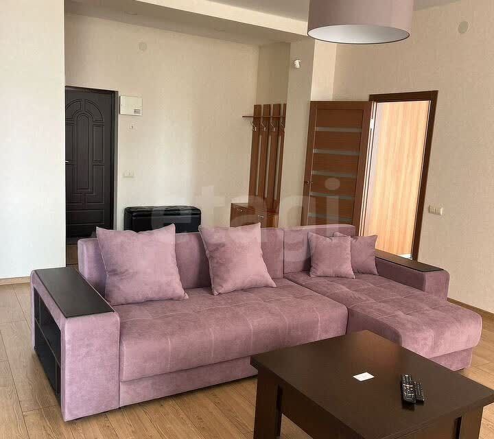 Сдаётся 1-комнатная квартира, 72.4 м²