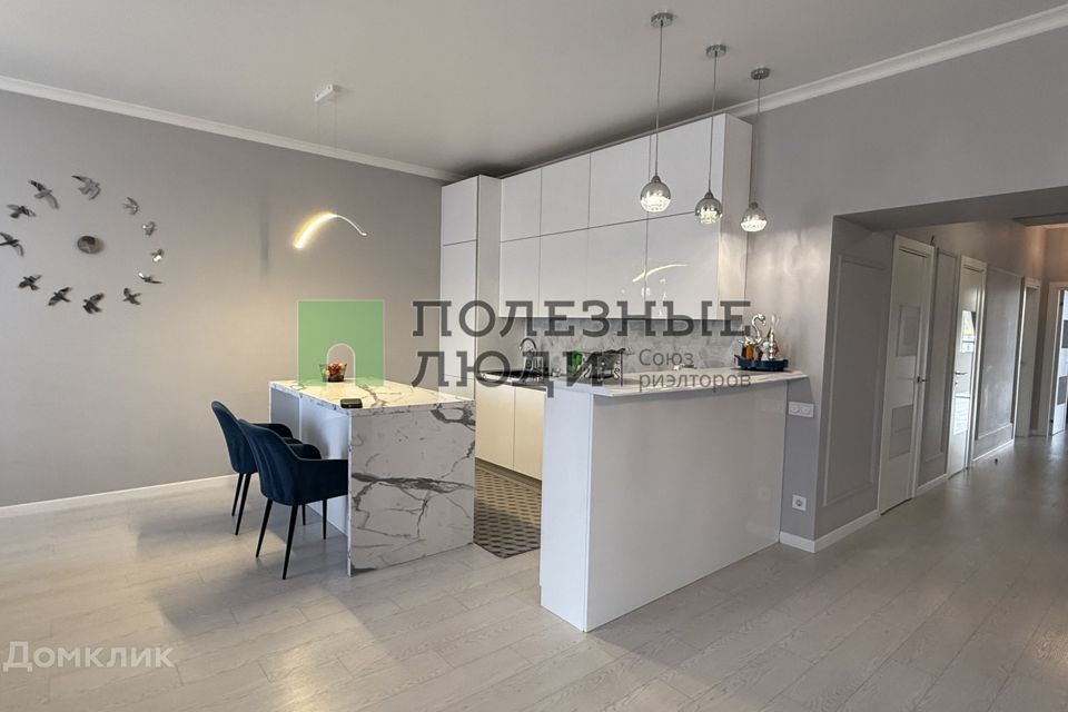 Продаётся 3-комнатная квартира, 118.5 м²