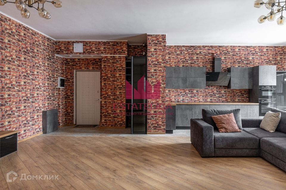 Продаётся 3-комнатная квартира, 101.5 м²