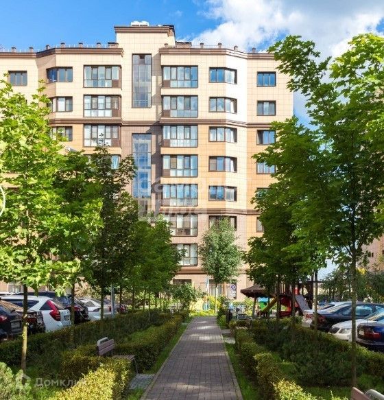 Продаётся 4-комнатная квартира, 105 м²