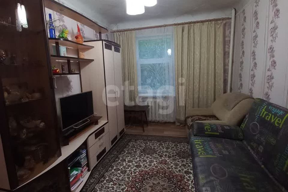 Продаётся 3-комнатная квартира, 51.8 м²