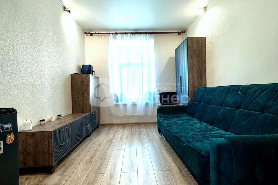 Продаётся комната в 5-комн. квартире, 111.8 м²