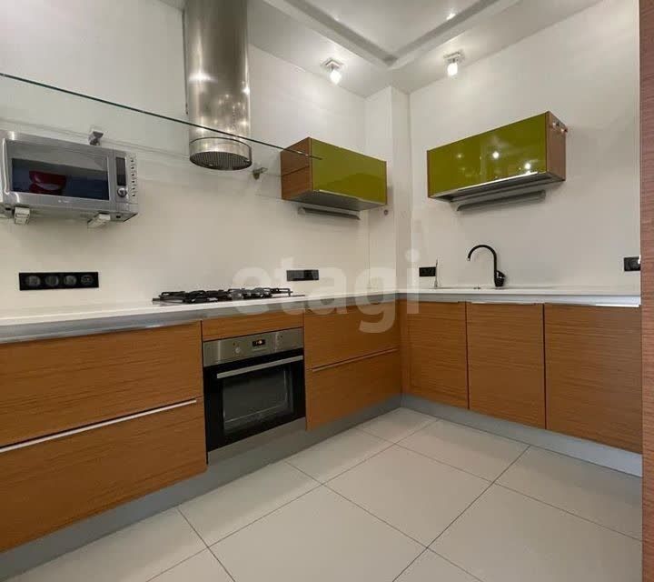 Продаётся 3-комнатная квартира, 118.1 м²